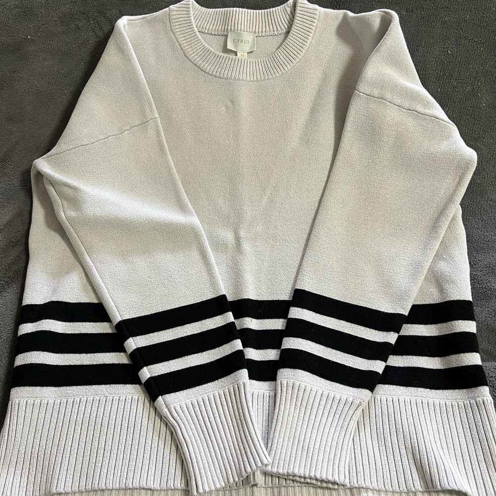 Cyrus Women's Greyish White and Black Striped Sweater Size Medium